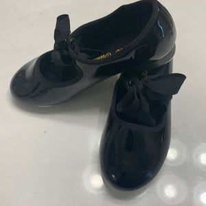 Girl’s tap shoes